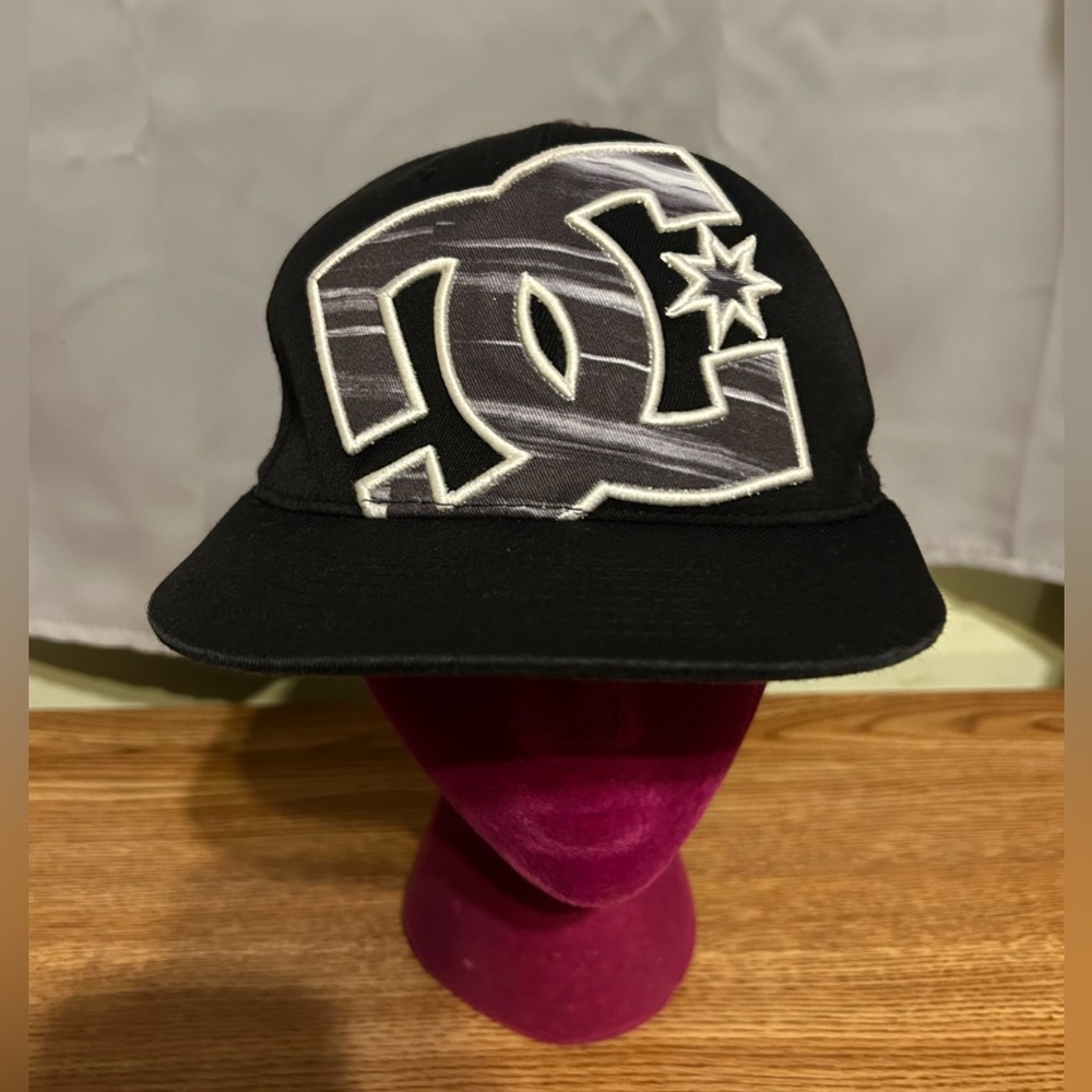 Flexfit DC Men’s Black Cap
